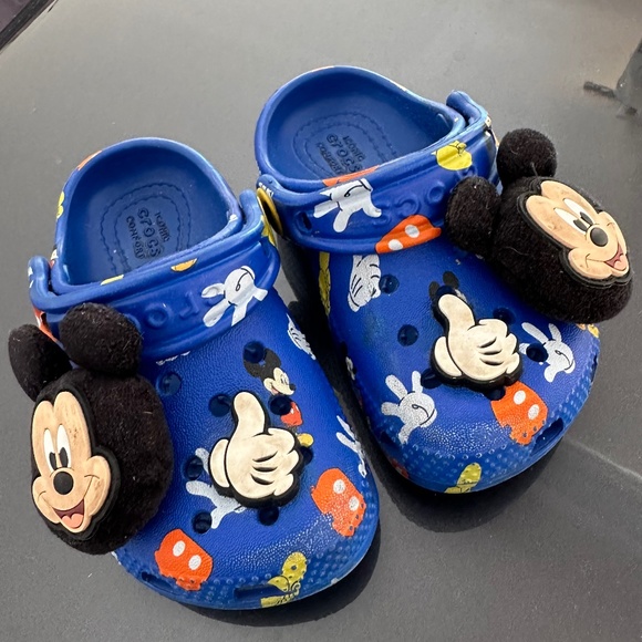 Mickey Mouse Disneyland Crocs Toddler Size 6 - Picture 1 of 4